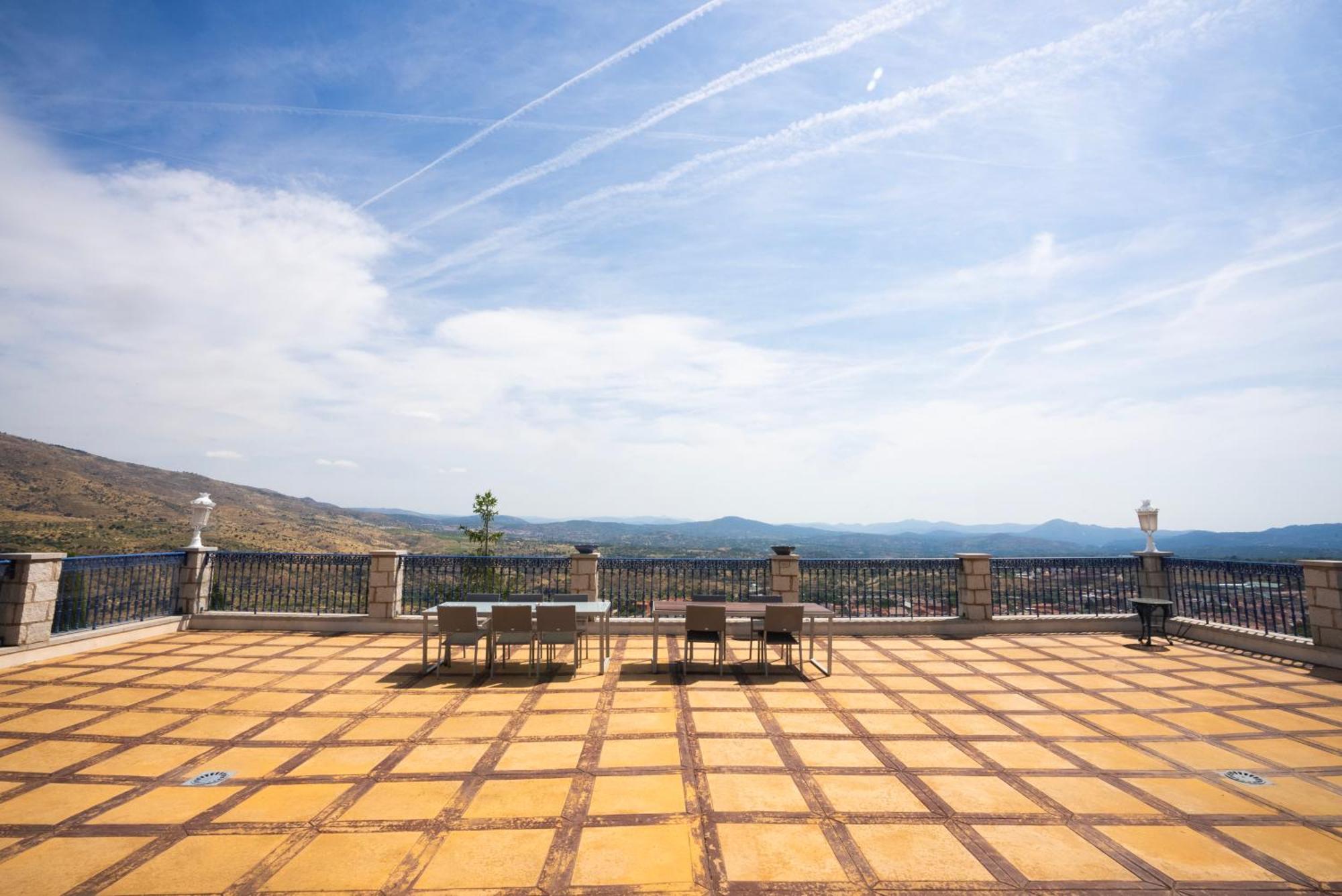 Vila Mansion Con Jacuzzi A 40 Grados, Gran Piscina Y Padel El Tiemblo Exteriér fotografie