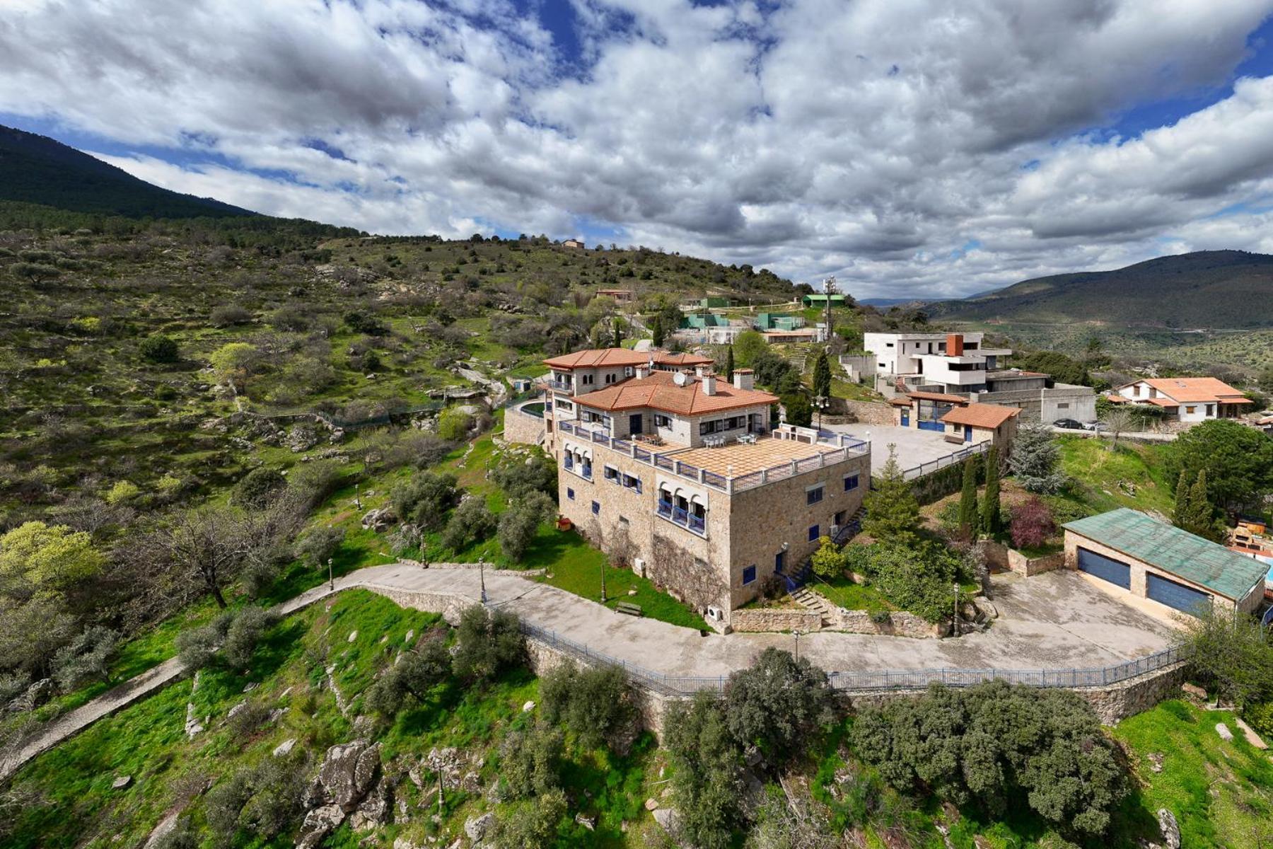 Vila Mansion Con Jacuzzi A 40 Grados, Gran Piscina Y Padel El Tiemblo Exteriér fotografie