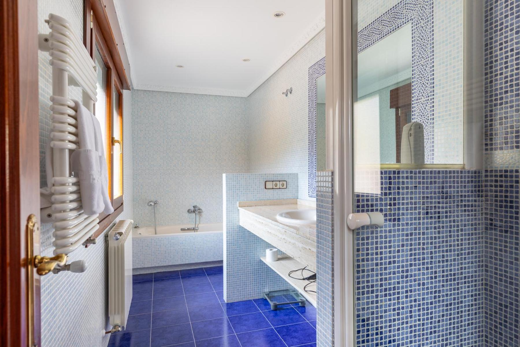 Vila Mansion Con Jacuzzi A 40 Grados, Gran Piscina Y Padel El Tiemblo Exteriér fotografie