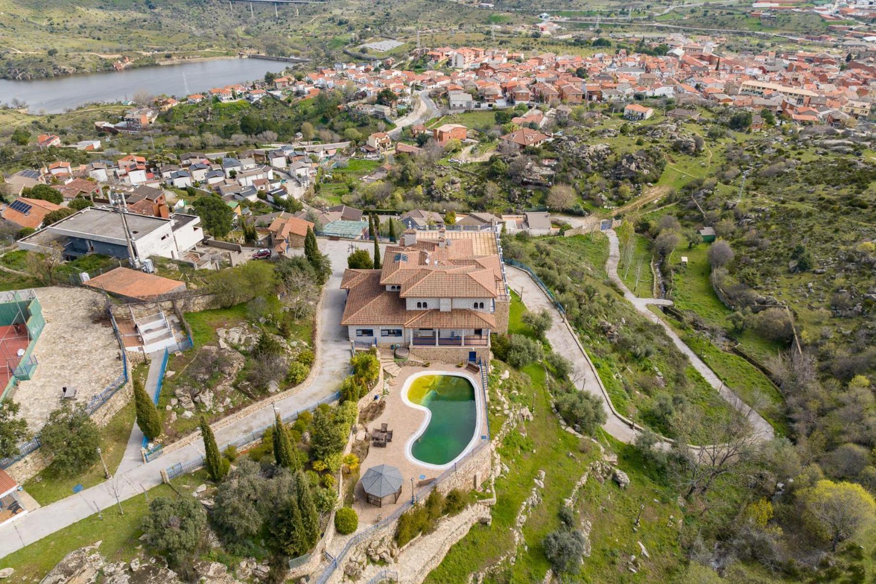 Vila Mansion Con Jacuzzi A 40 Grados, Gran Piscina Y Padel El Tiemblo Exteriér fotografie