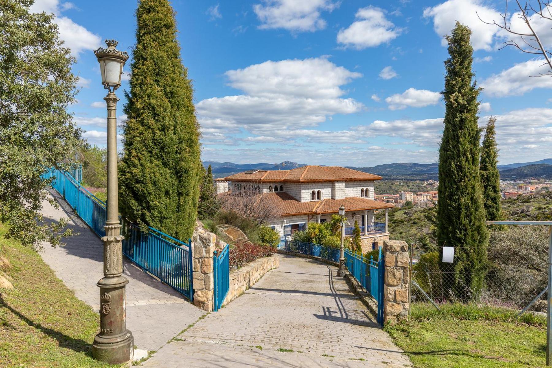 Vila Mansion Con Jacuzzi A 40 Grados, Gran Piscina Y Padel El Tiemblo Exteriér fotografie